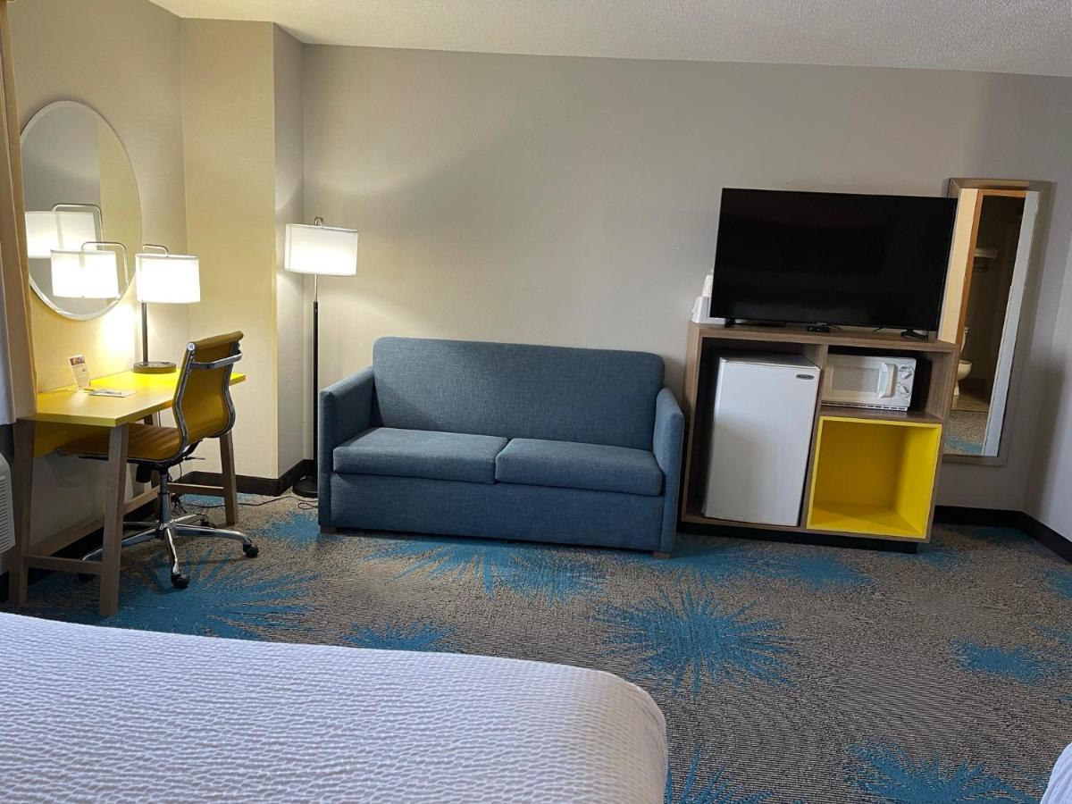 Days Inn By Wyndham Colby Esterno foto
