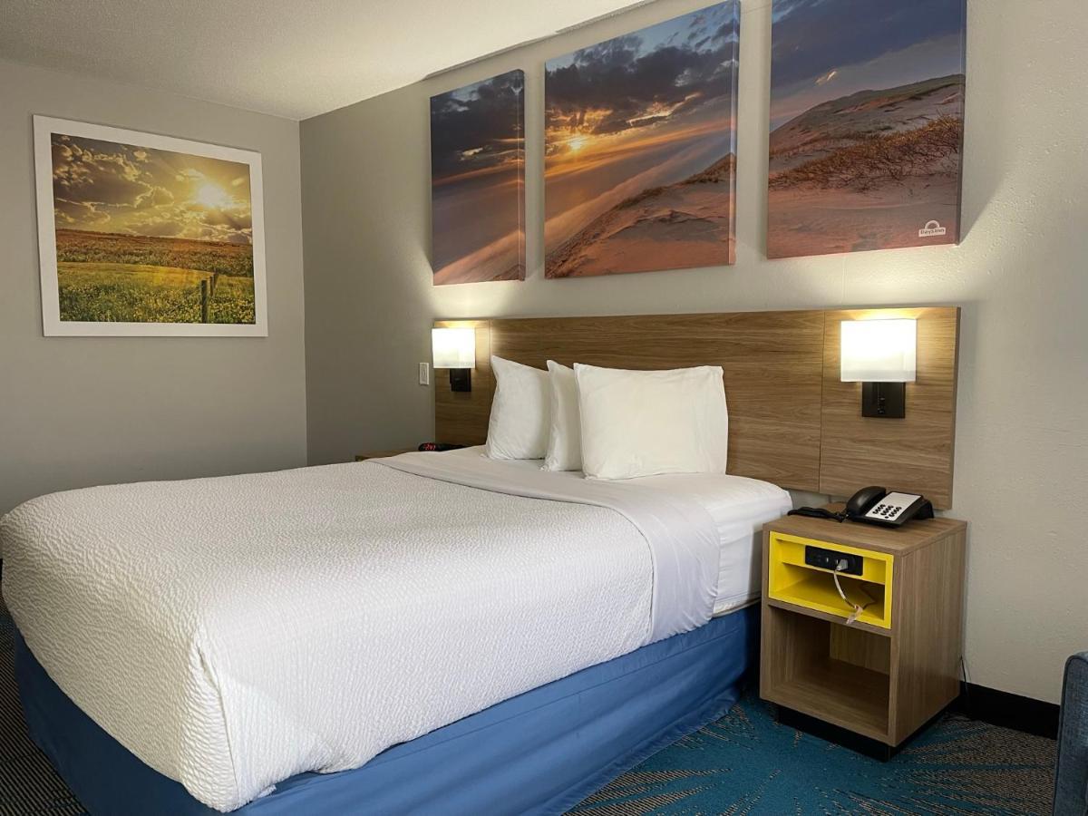 Days Inn By Wyndham Colby Esterno foto