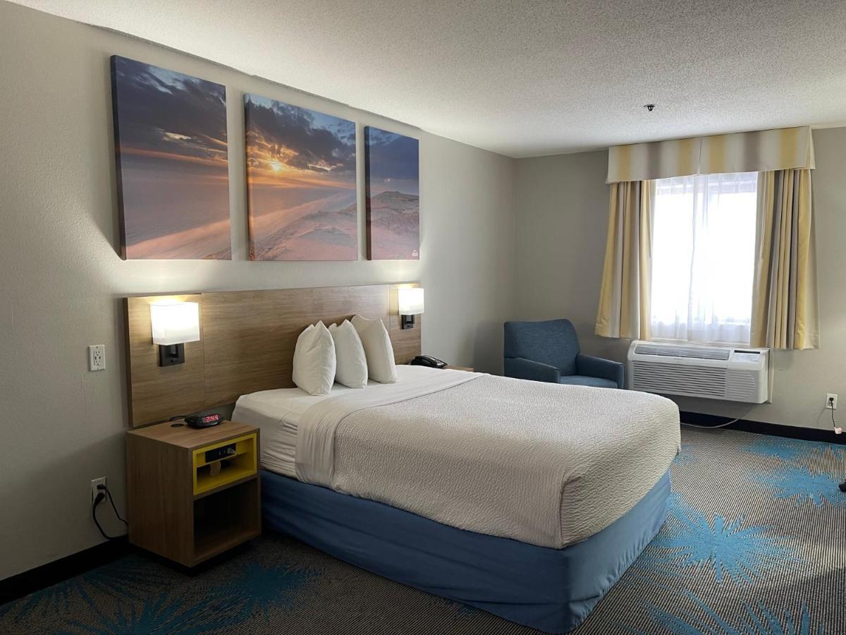 Days Inn By Wyndham Colby Esterno foto