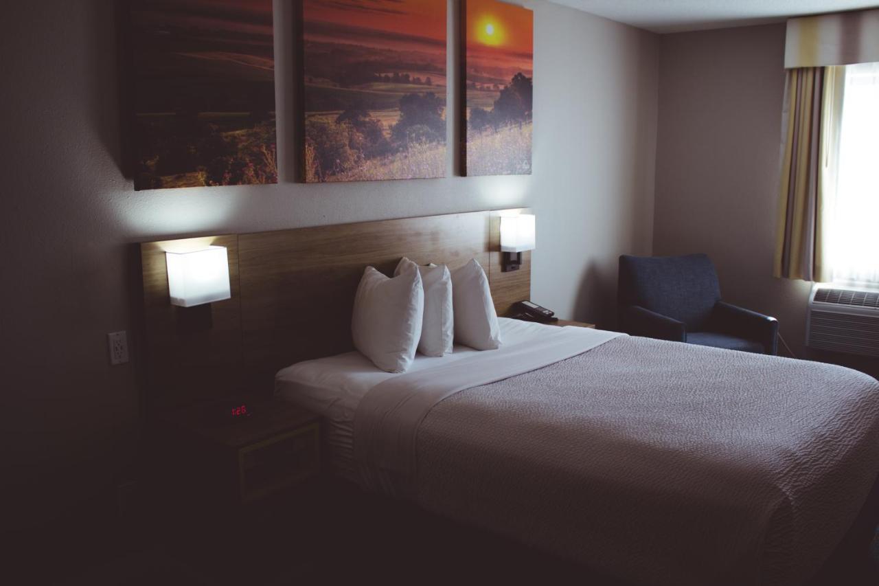 Days Inn By Wyndham Colby Esterno foto