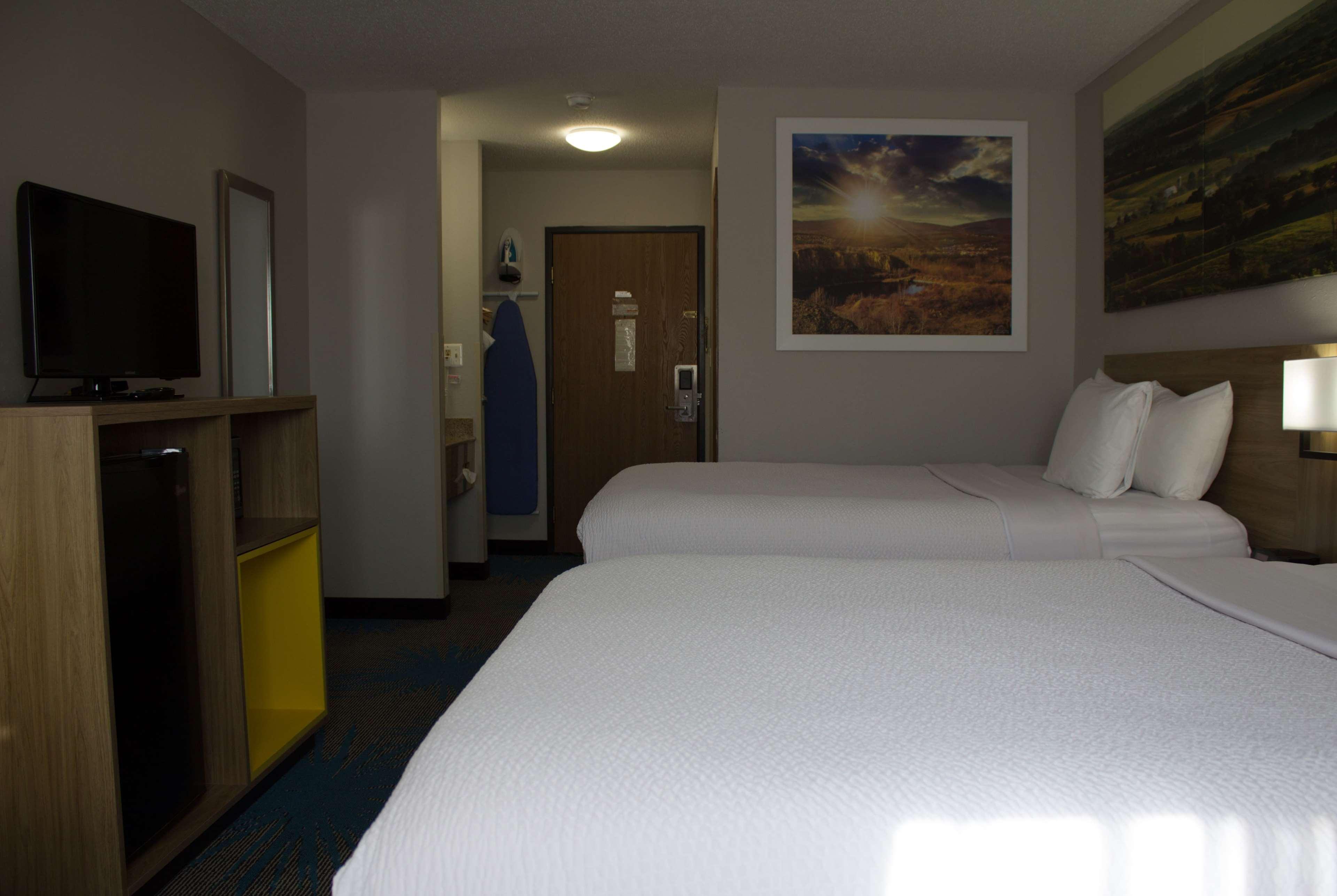 Days Inn By Wyndham Colby Esterno foto