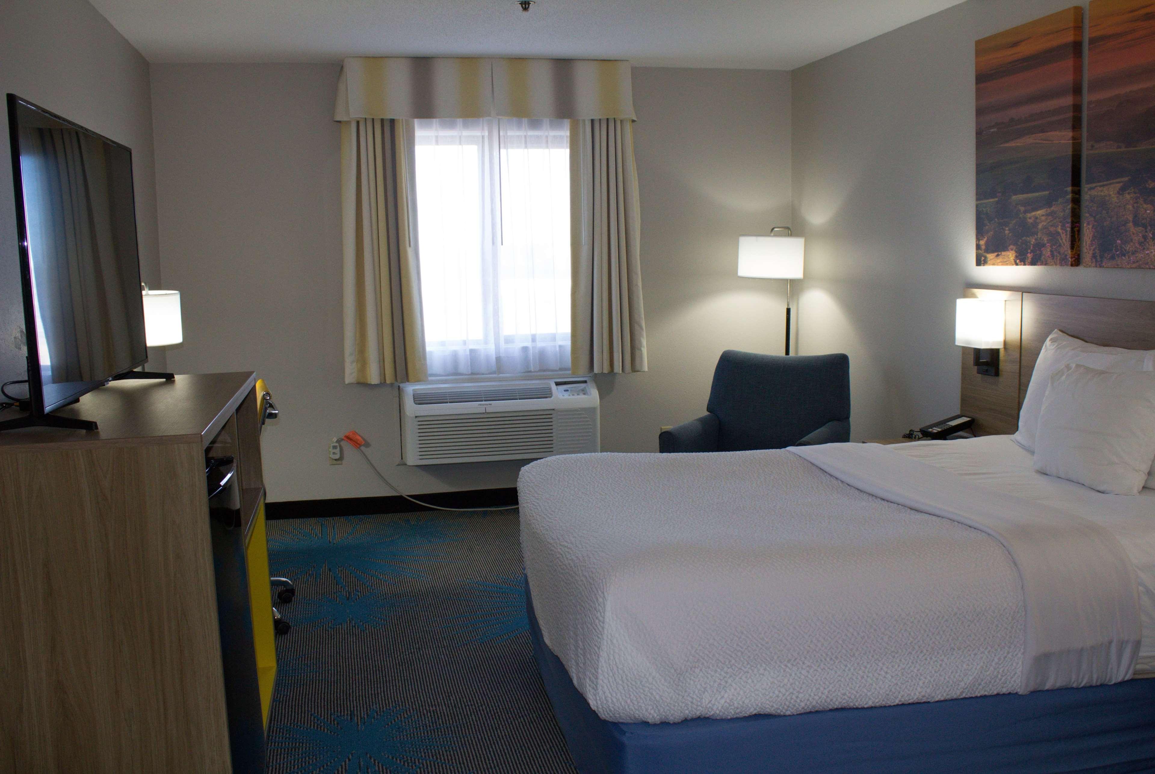 Days Inn By Wyndham Colby Esterno foto