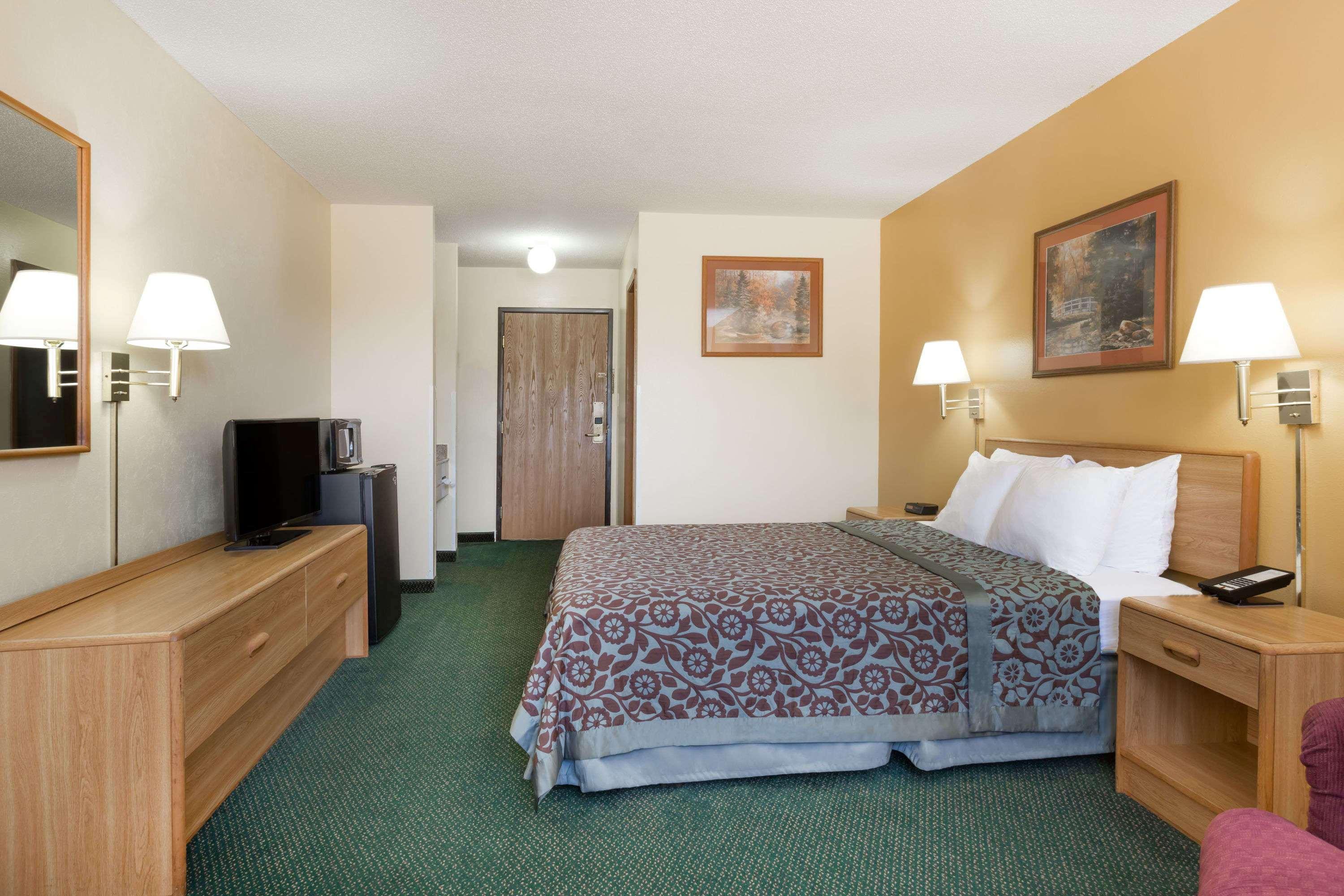 Days Inn By Wyndham Colby Esterno foto