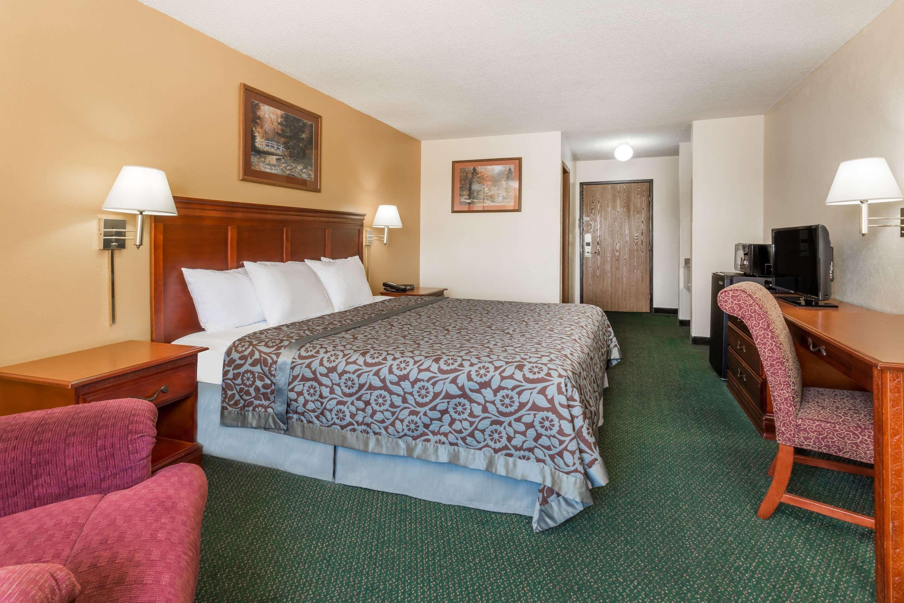 Days Inn By Wyndham Colby Esterno foto