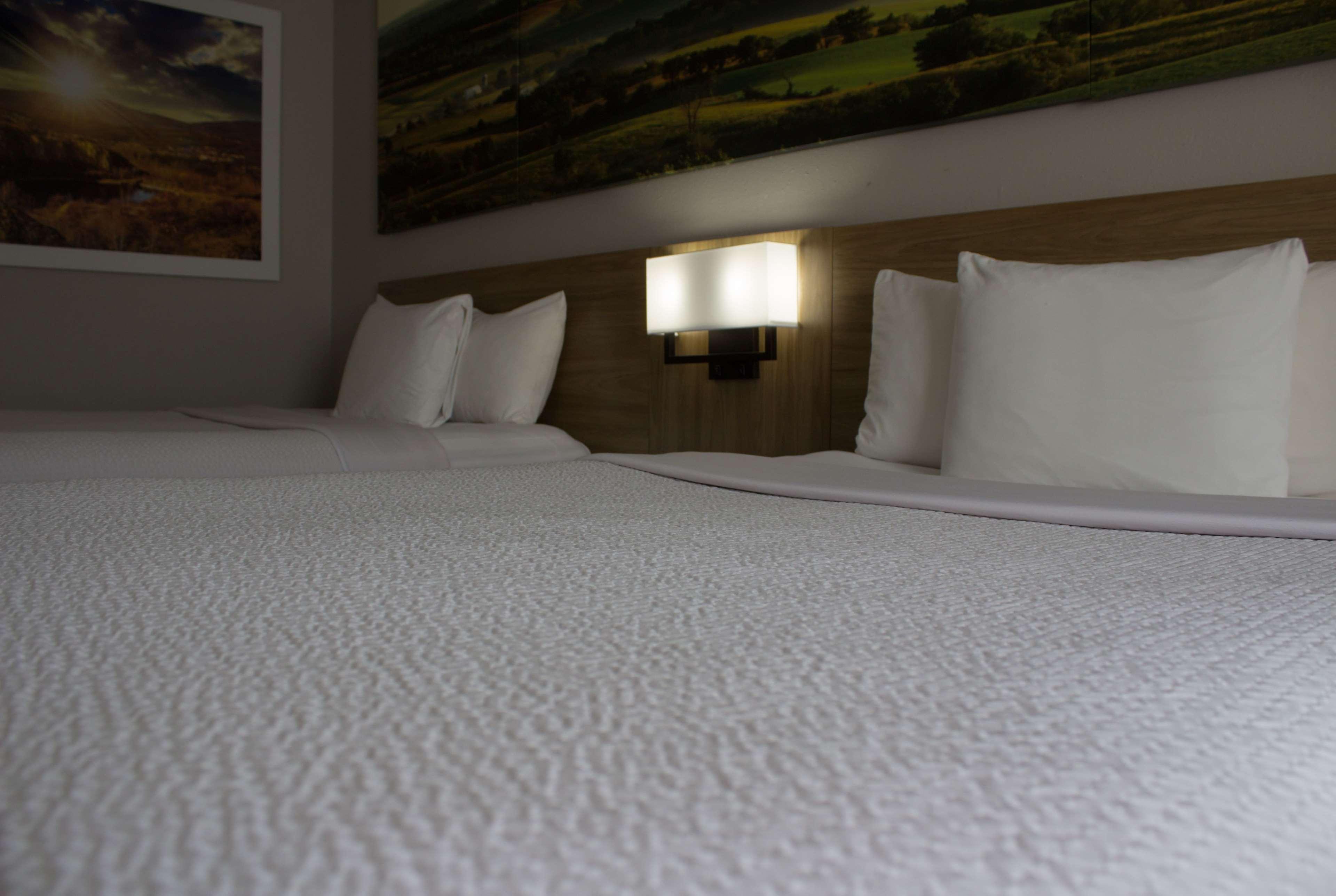 Days Inn By Wyndham Colby Esterno foto